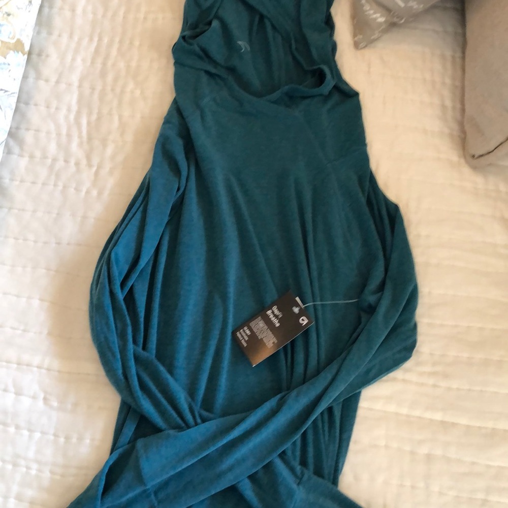 Gap fit top with hood